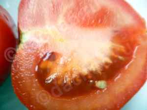 Почему у помидоров белые прожилки в мякоти