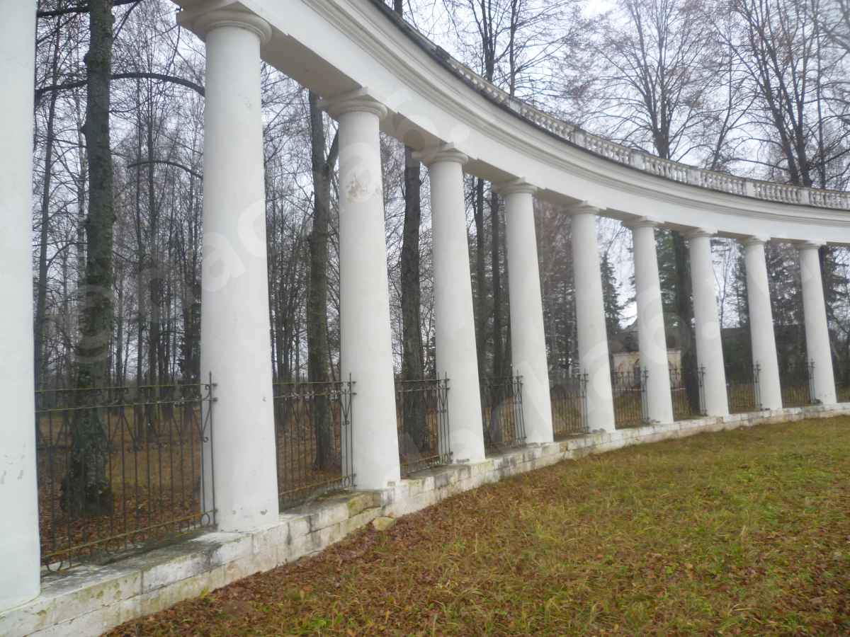 Решетки между колоннами
